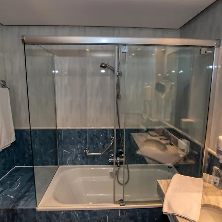 מלון Castilla Vieja 4*