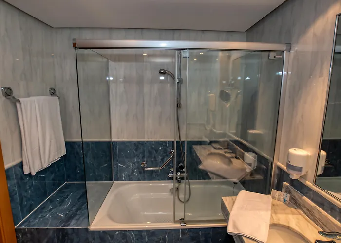 Отель Castilla Vieja 4*