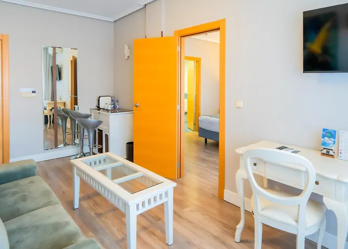 Отель Castilla Vieja 4*